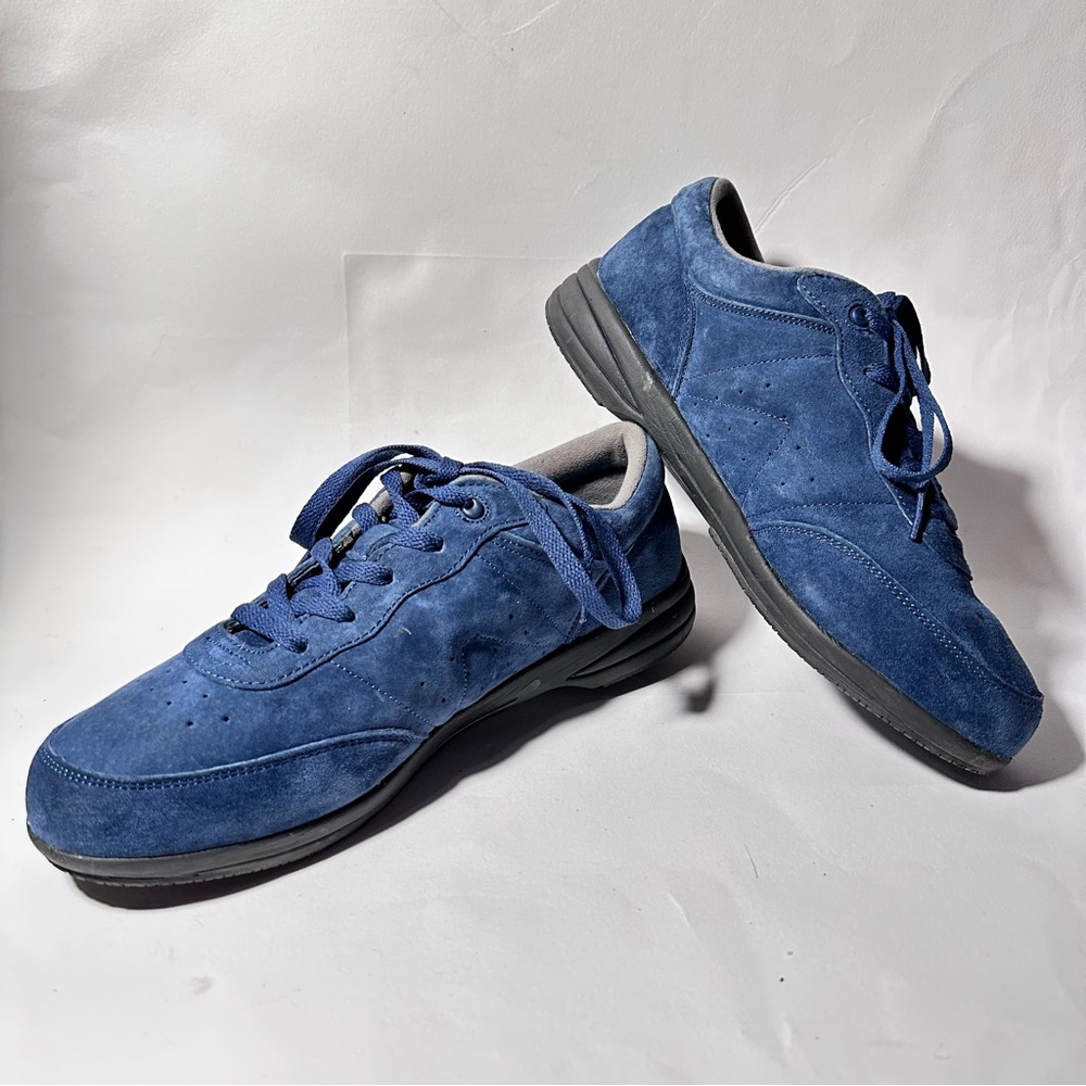 Shoes - Picture 5 of 16